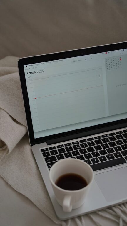 Conseils pratiques pour organiser une journée productive à la maison